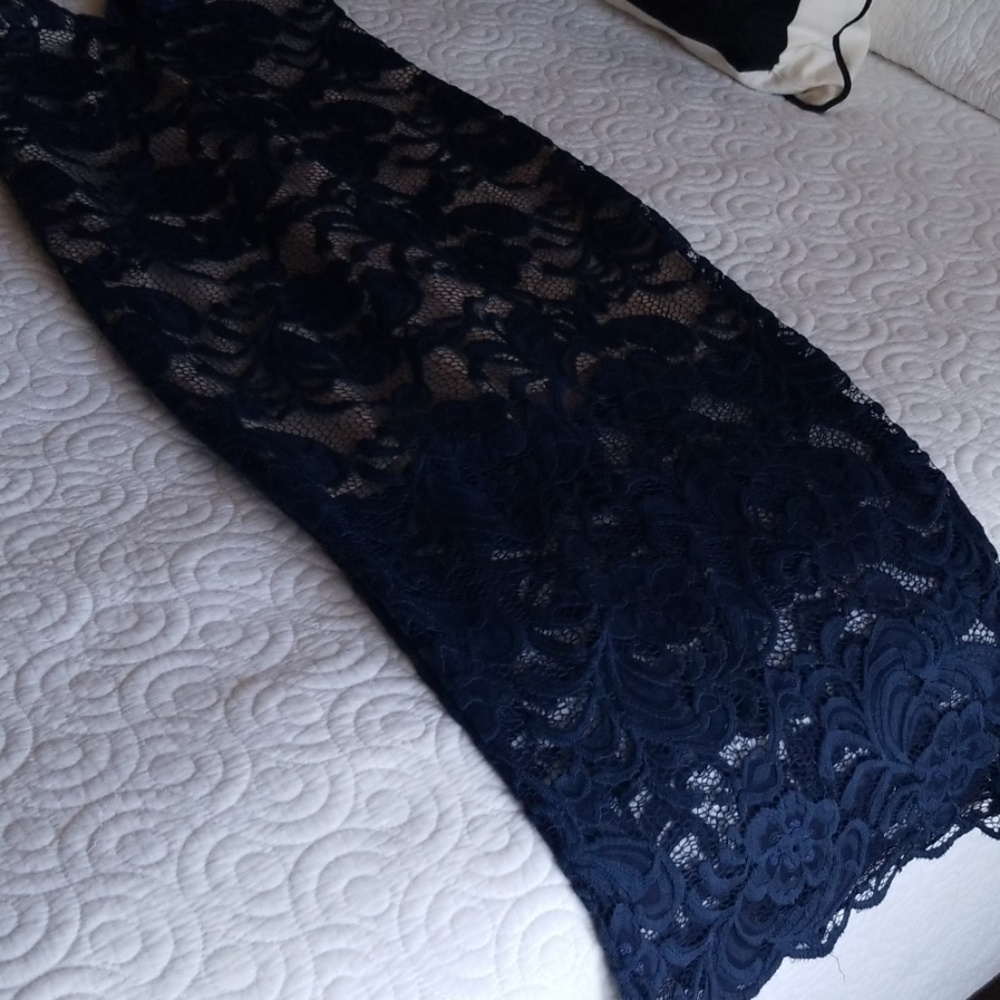 Lace body con midi dress - Picture 5 of 7